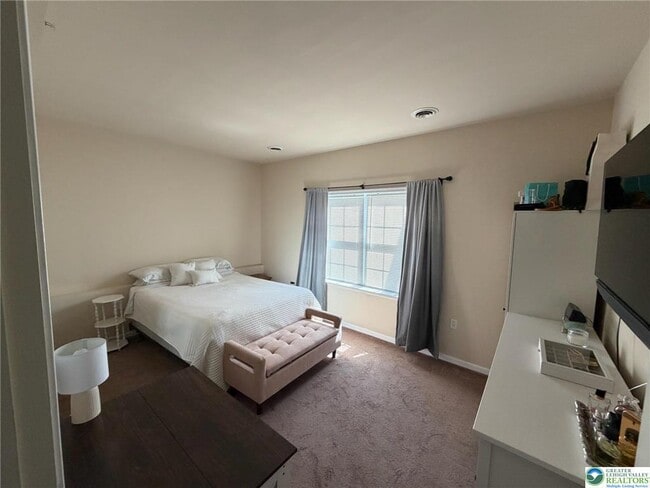 Photo - 3494 Linden St