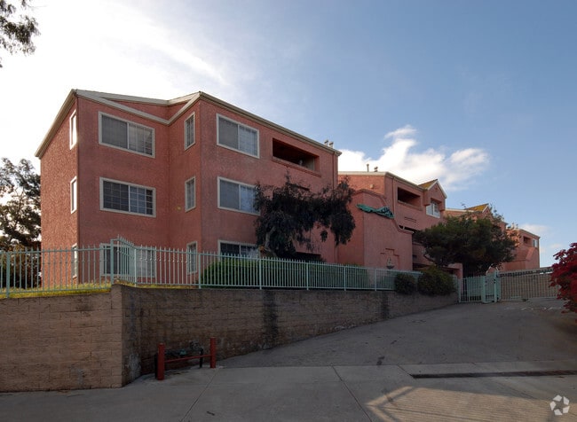 4810 S La Brea Ave - 4810 S La Brea Ave # DON