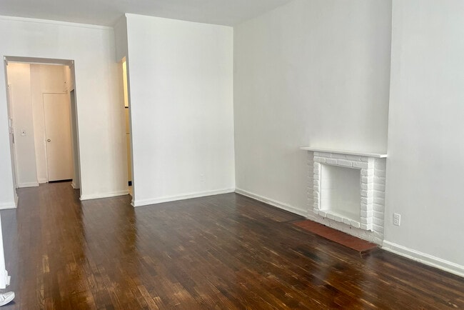 Photo - 41 W 71st St