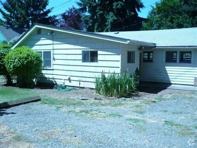 Building Photo - Whiteaker Area Vaulted Ceiling, Cozy 2 Bed... Rental