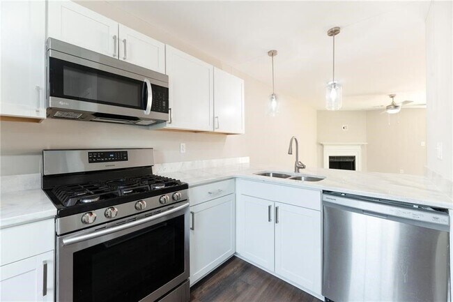 Photo - 547 Harbor Lake Ct