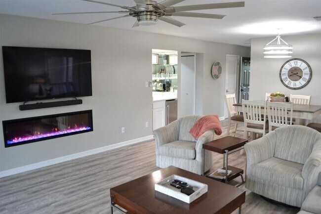 Photo - 200 Hamilton Oaks Dr