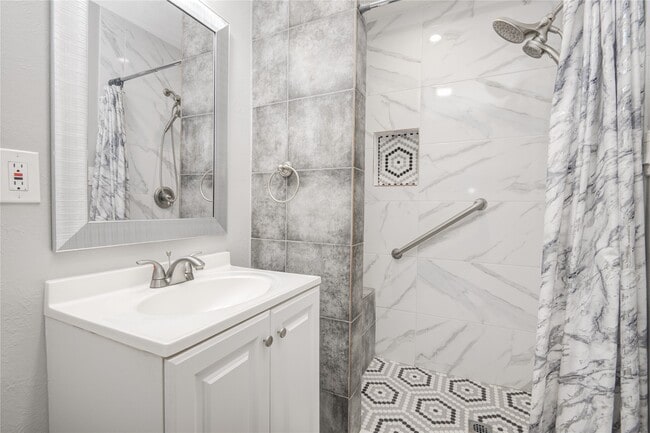 Building Photo - 20403 White Poplar Dr