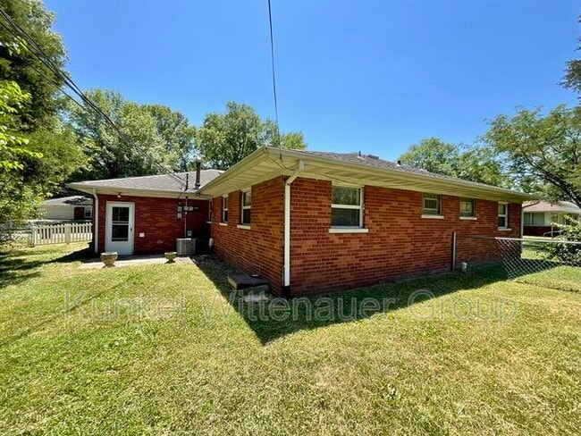 Photo - 1715 Menard Dr