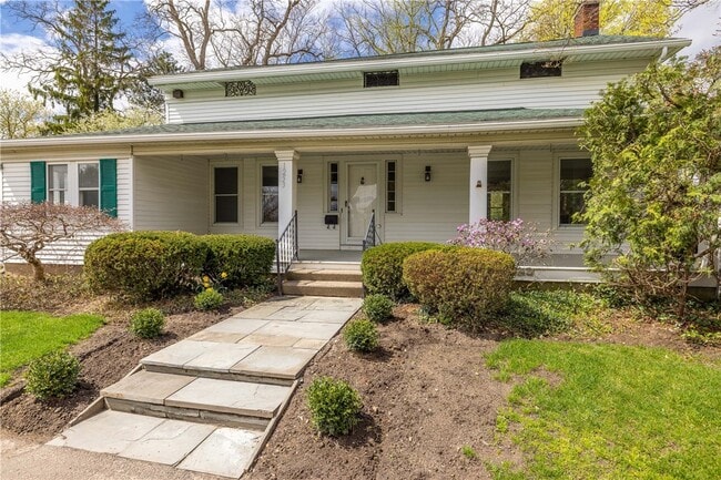 Photo - 1253 Fairport Rd