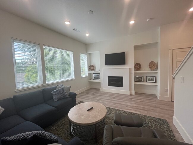 Photo - 842 N 28th St