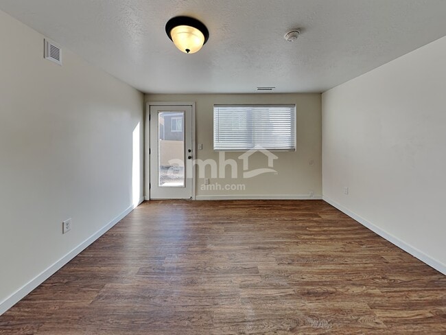 Photo - 317 W Willow Creek Dr