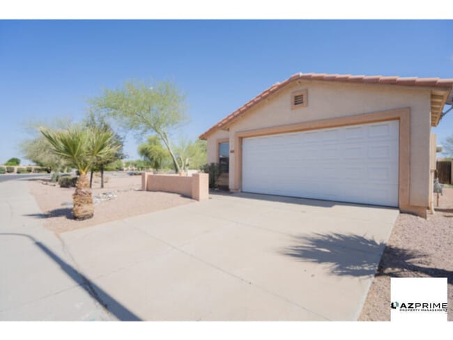 Exceptional 3/2 Phoenix Home with Oversize... - Exceptional 3/2 Phoenix Home with Oversize...