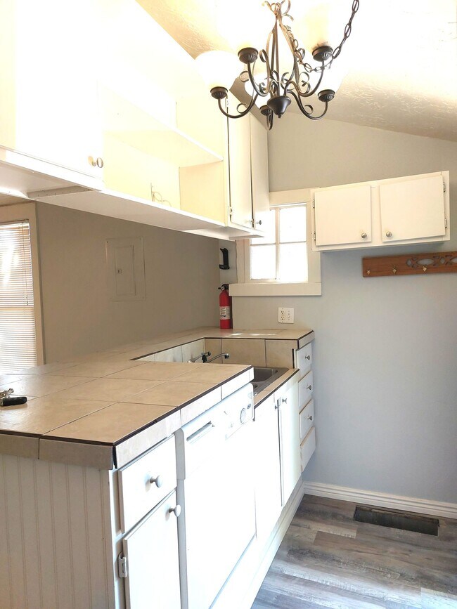 Photo - (816 20th Street)