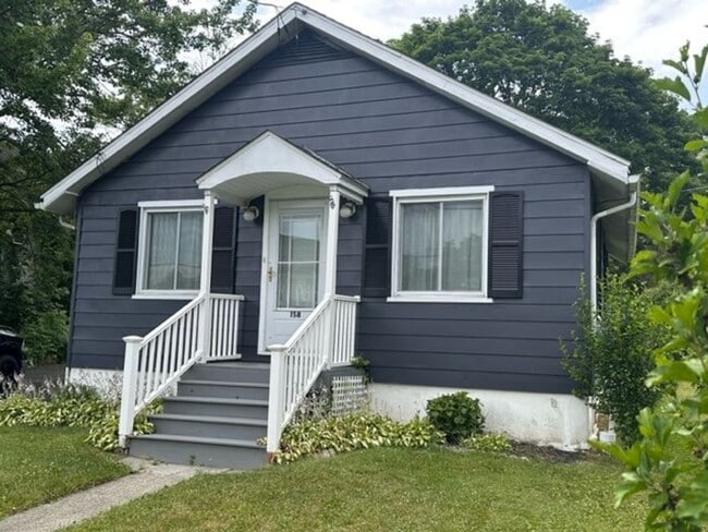 Building Photo - 2BR home in Bangor available 10/5/25!