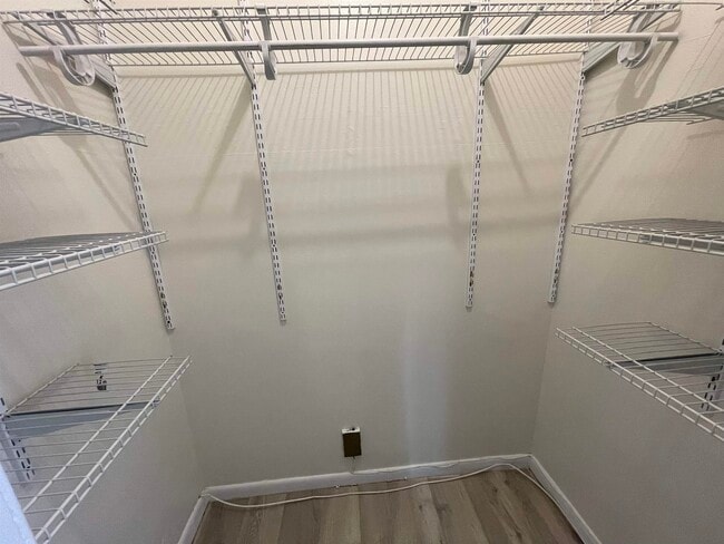 Photo - 9015 Bergenwood Ave Unidad #7