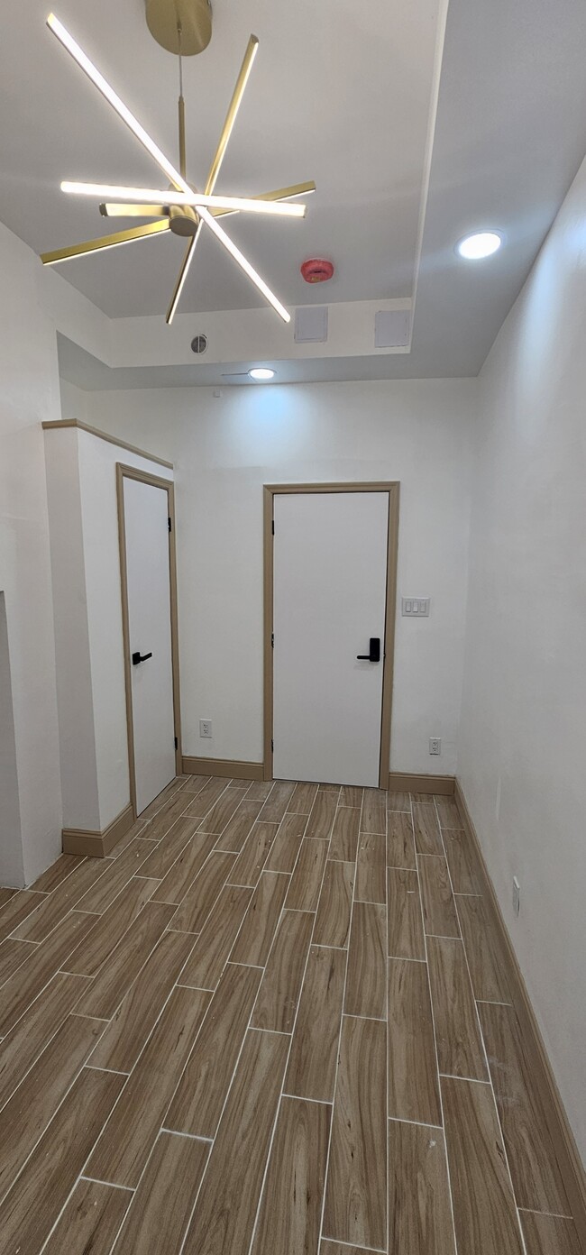 Photo - 70 Weirfield St