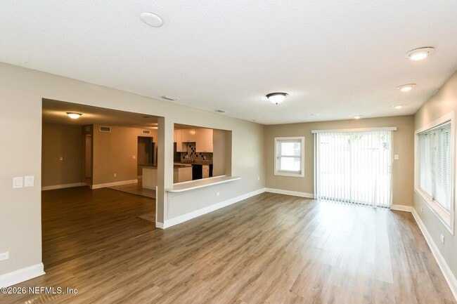 Photo - 7215 Sharbeth Dr S