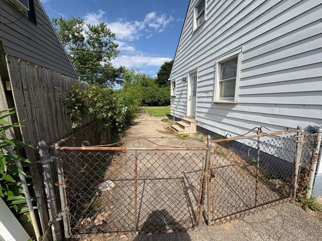 Photo - 925 S Ashburton Rd