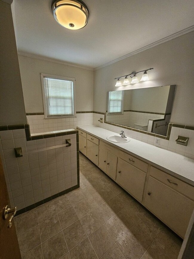 Photo - 985 Melrose Dr