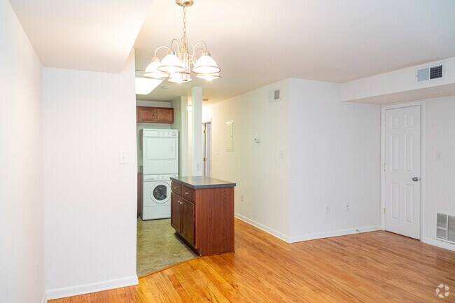 Phase II- 1BR, 1BA - Rock Creek