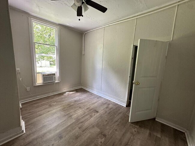 Photo - 315 W Hickory St