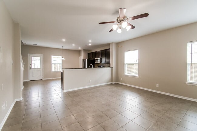 Photo - 323 Ginseng Ln