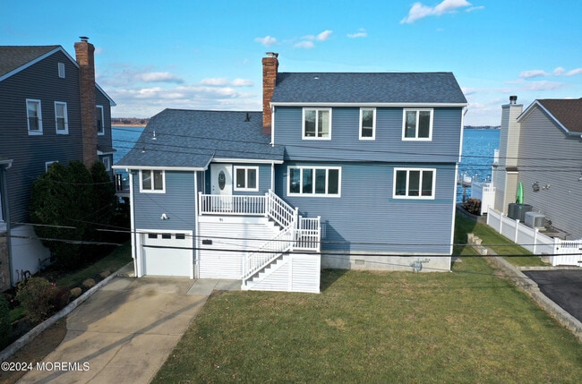 Photo - 91 Cayuga Ave