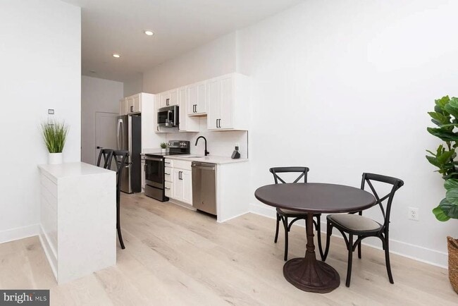 Building Photo - 1709 Fleet St Unit 305