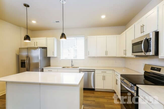 7011 Park Knoll Dr