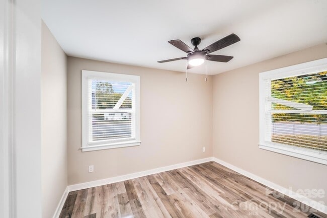 Photo - 2301 Shamrock Dr