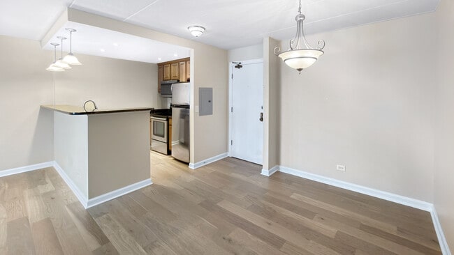 Photo - 1 Renaissance Pl Unit 112