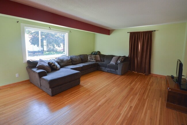 Photo - 415 15th Ave NE