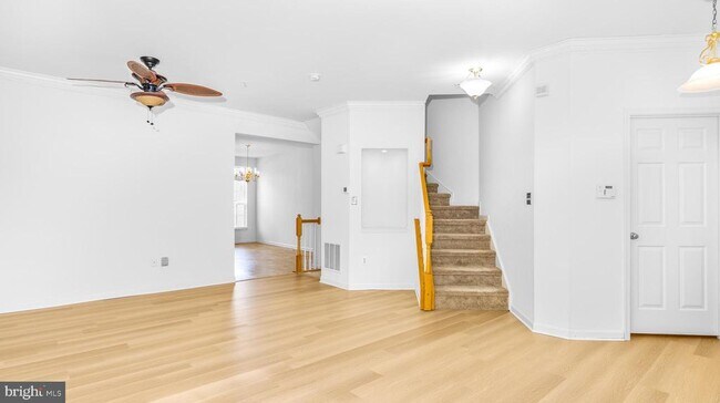 300 Dixon St
