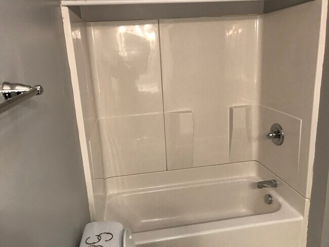 Photo - 4 Viburnum Ln