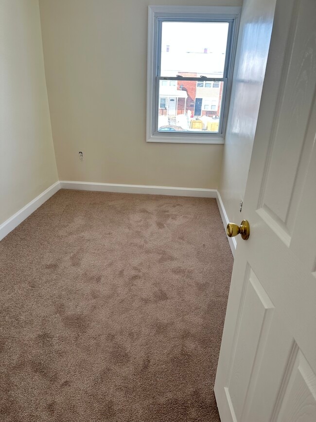 Photo - 2043 Larkhall Rd