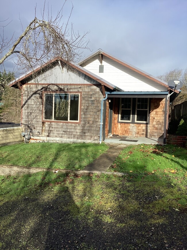 Building Photo - 442 NE 1st St