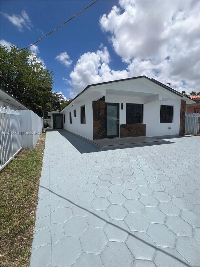 2370 NW 33rd St