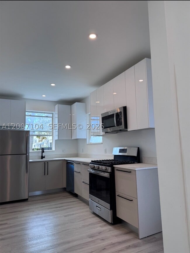 Building Photo - 950 79th Terrace Unit 1