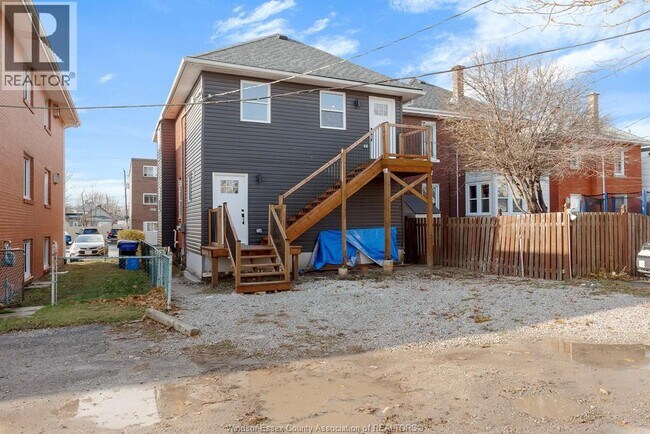 Photo - 836 Pillette Rd