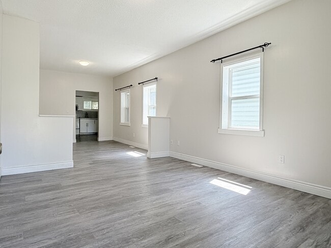 Building Photo - 476 Aylmer Ave