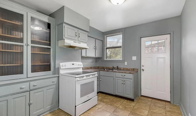 Photo - Spacious 5-Bed Gem with 2 Kitchens in Prime Cincinnati Location – Freshly Updated!