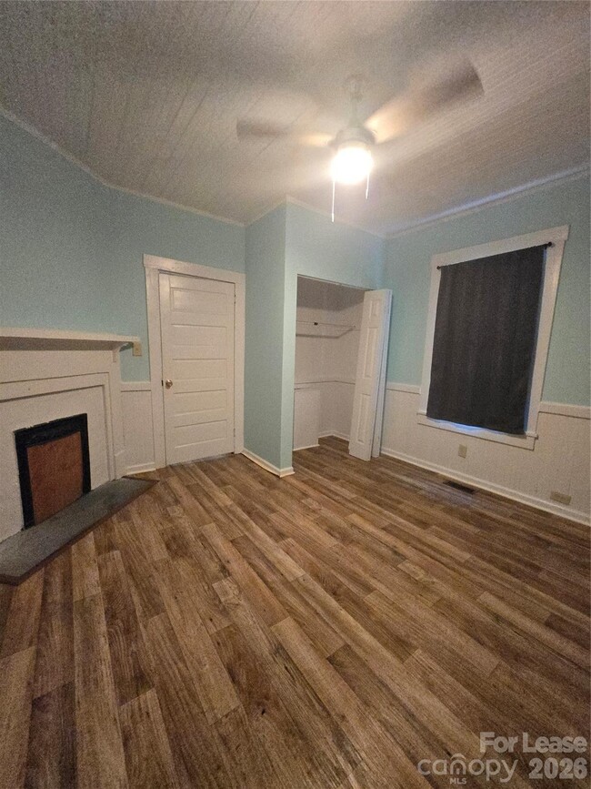 Photo - 1211 N Main St
