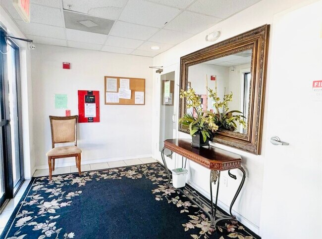 Building Photo - 6611 W Sam Houston Pkwy S Unit 2C