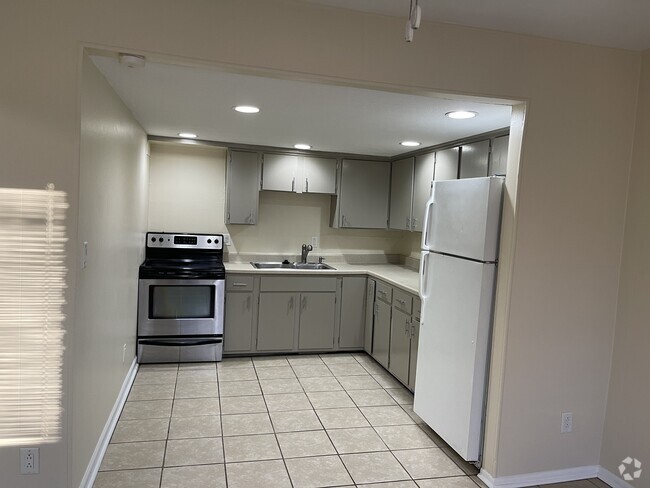 Building Photo - 1305 N Banner Ave Rental