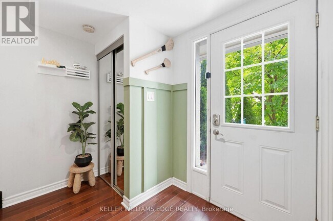 Photo - 1270 Gainsborough Dr