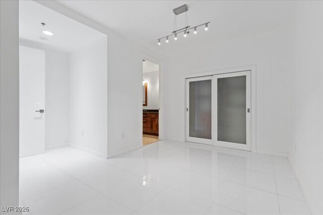 Photo - 4525 Dean Martin Dr Unidad 1609