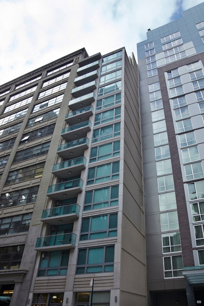 Photo - 143 W 30th St