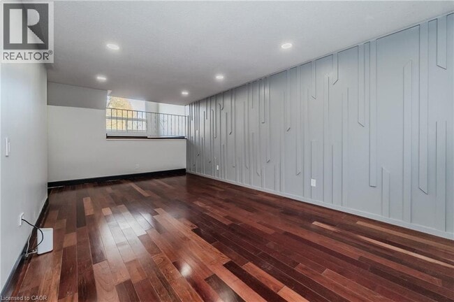 Photo - 550 Parkview Crescent