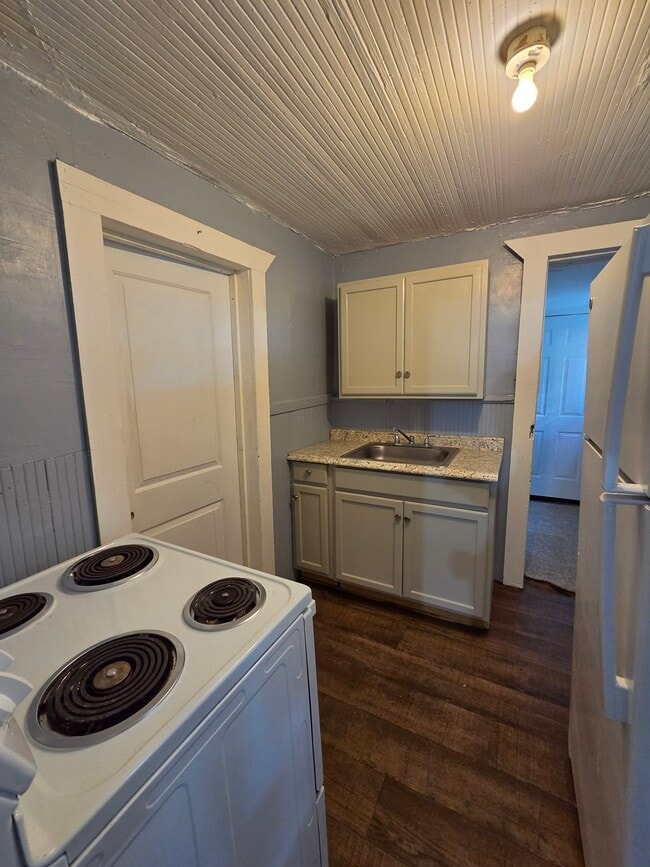 Photo - 1170 W 21st St