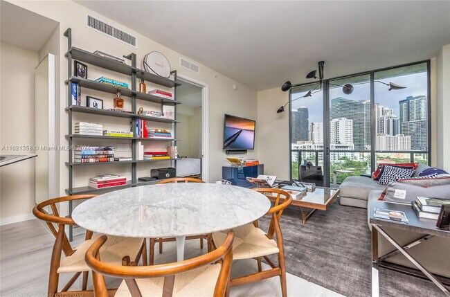 Photo - 201 SW 17th Rd