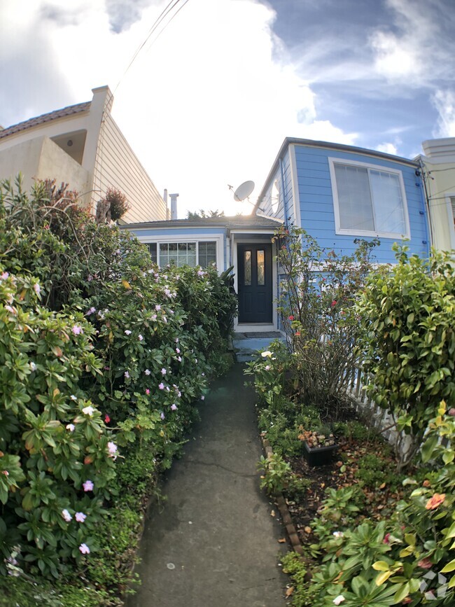 Building Photo - 19 Miramar Ave Rental