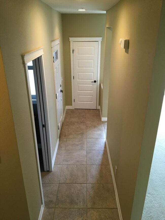 Photo - Town Home Tacoma 2bdr 2.5 bath w/ roof top deck & VIEW!!