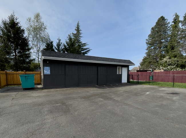 Photo - 1492 Main St