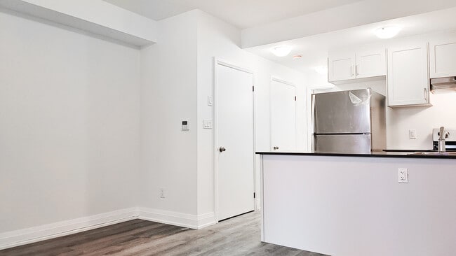 Photo - Walk-Out Townhouse Unit For Rent, One Month Free Unité 101